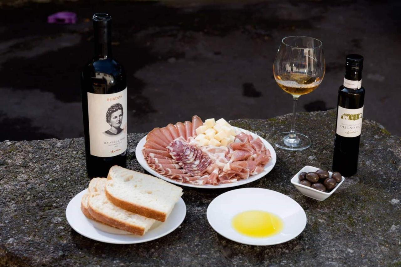 דקאני Bordon Wines, Estate With Accommodation מראה חיצוני תמונה